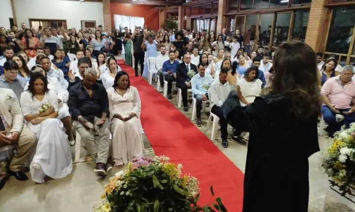 O amor ganha força em Palotina com casamento coletivo de 50 casais no Justiça no Bairro