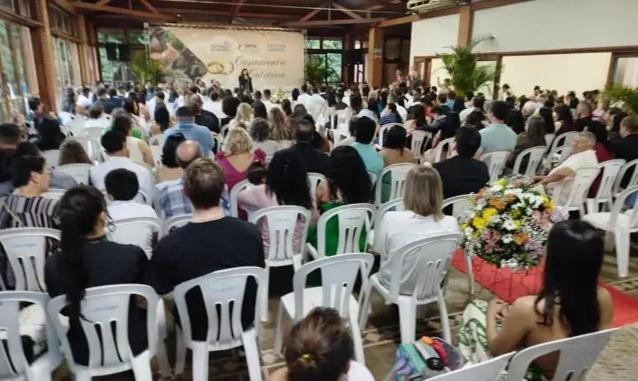 O amor ganha força em Palotina com casamento coletivo de 50 casais no Justiça no Bairro
