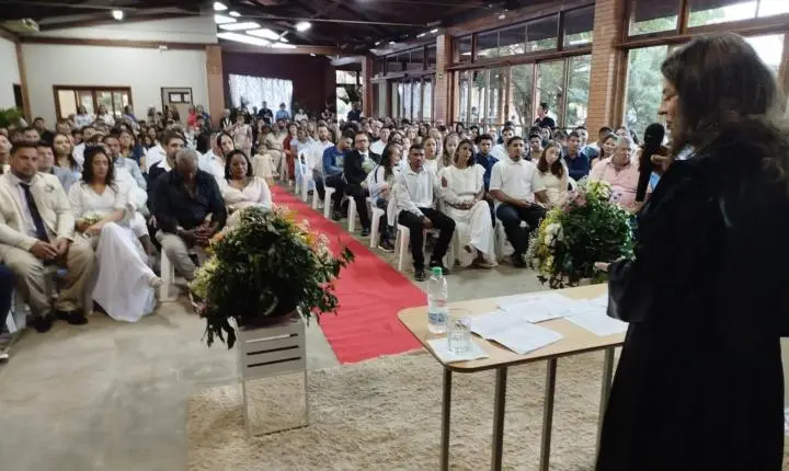 O amor ganha força em Palotina com casamento coletivo de 50 casais no Justiça no Bairro