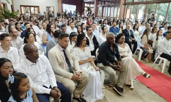 O amor ganha força em Palotina com casamento coletivo de 50 casais no Justiça no Bairro