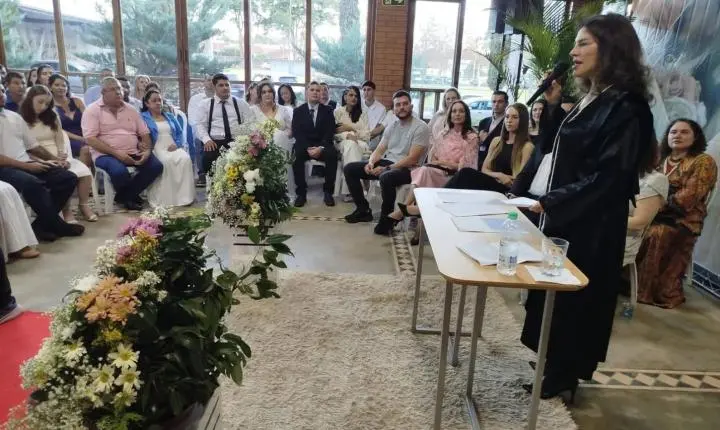 O amor ganha força em Palotina com casamento coletivo de 50 casais no Justiça no Bairro