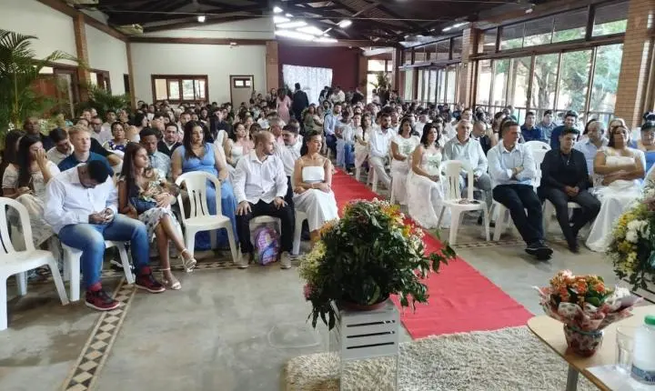 O amor ganha força em Palotina com casamento coletivo de 50 casais no Justiça no Bairro