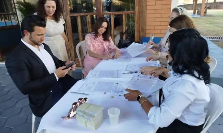 O amor ganha força em Palotina com casamento coletivo de 50 casais no Justiça no Bairro