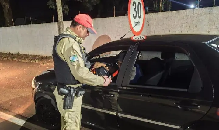 Operação Lei Seca fiscaliza quase 100 veículos no Oeste do Paraná