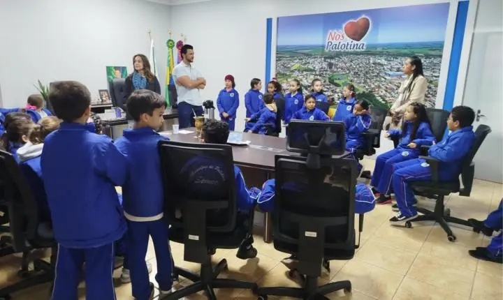 Palotina abre as portas do poder público às novas gerações e transforma visita escolar em exercício de cidadania