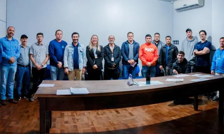Palotina inicia articulação para retirar fios e cabos sem uso dos postes da cidade