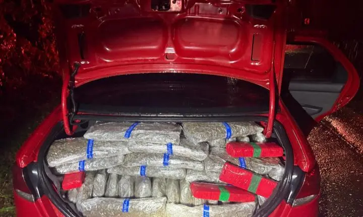 Perseguição na BR-277 termina com mais de 133 quilos de maconha apreendidos