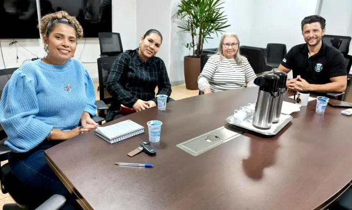 Prefeito recebe lideranças e reforça diálogo com comunidade de Floresta