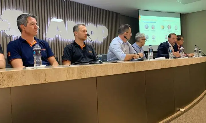 Prefeitos da AMOP cobram soluções da Copel para quedas de energia em reunião regional