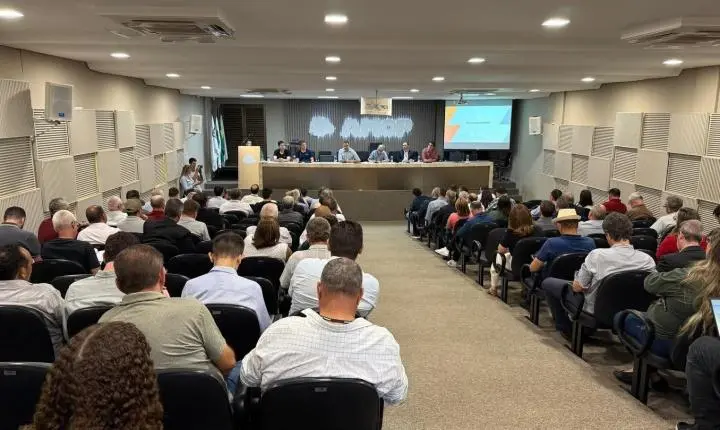 Prefeitos da AMOP cobram soluções da Copel para quedas de energia em reunião regional
