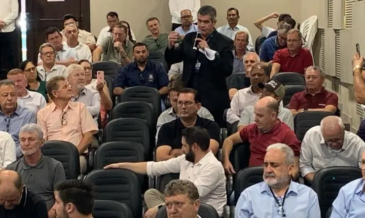Prefeitos da AMOP cobram soluções da Copel para quedas de energia em reunião regional