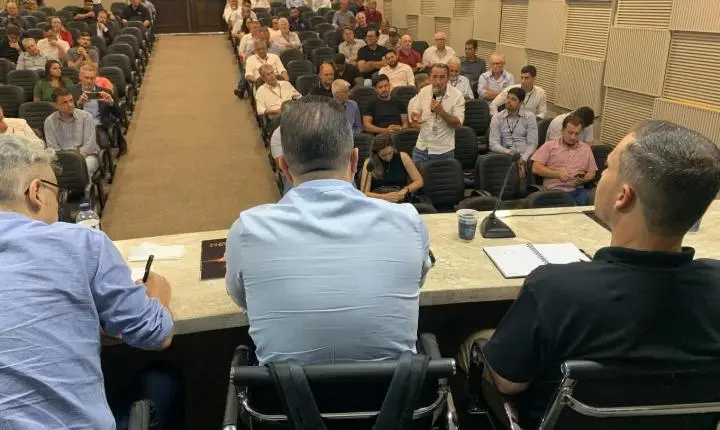 Prefeitos da AMOP cobram soluções da Copel para quedas de energia em reunião regional