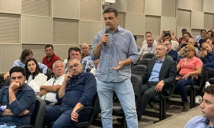 Prefeitos da AMOP cobram soluções da Copel para quedas de energia em reunião regional