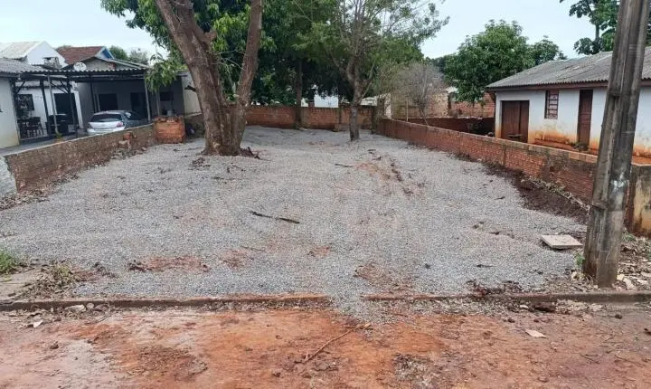 Prefeitura limpa área no Jardim Primavera e reforça combate ao descarte irregular de lixo