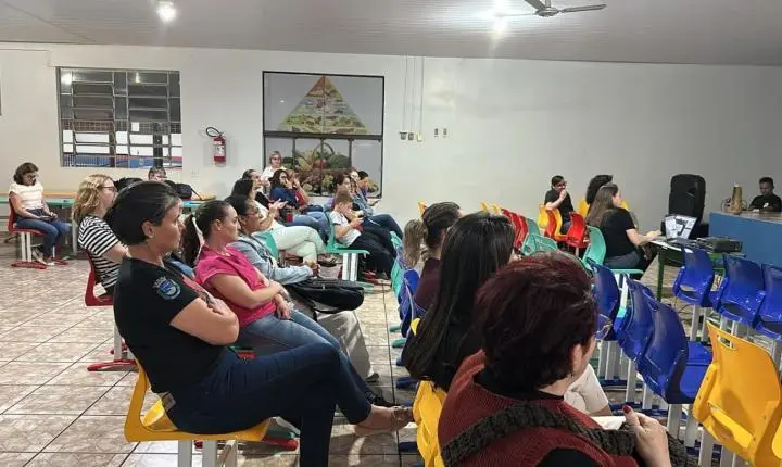 Professores de Palotina mantêm mobilização e aguardam avanço nas negociações com o Executivo