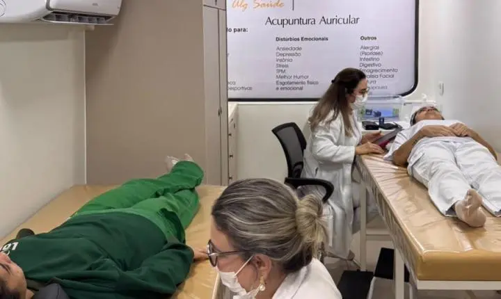 Saúde do Trabalhador leva acupuntura auricular aos trabalhadores da Lar em Santa Helena
