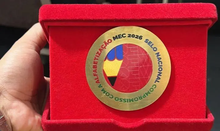 Secretário de Terra Roxa recebe Selo Ouro de Alfabetização em Brasília
