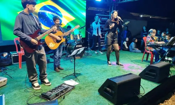 Show, rodeio e emoção marcam a primeira noite da Expo Palotina 2026