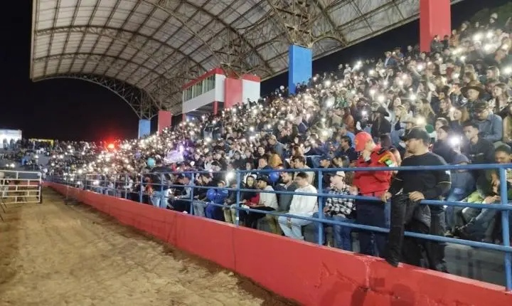 Show, rodeio e emoção marcam a primeira noite da Expo Palotina 2026