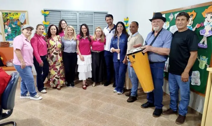 Solidariedade que transforma: Comitê Mulher Sicredi leva carinho, música e acolhimento ao Lar da Fraternidade
