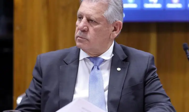 Sperafico assina PEC que propõe redução da maioridade penal em crimes hediondos