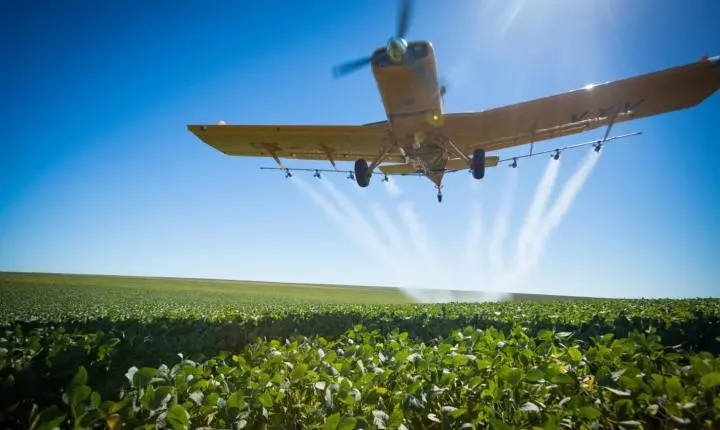 Tecnologia no campo: C.Vale orienta produtores sobre pulverização aérea e uso de drones no agro