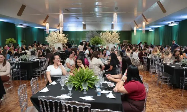 Terra Roxa celebra Dia dos Professores com noite de homenagem e valorização