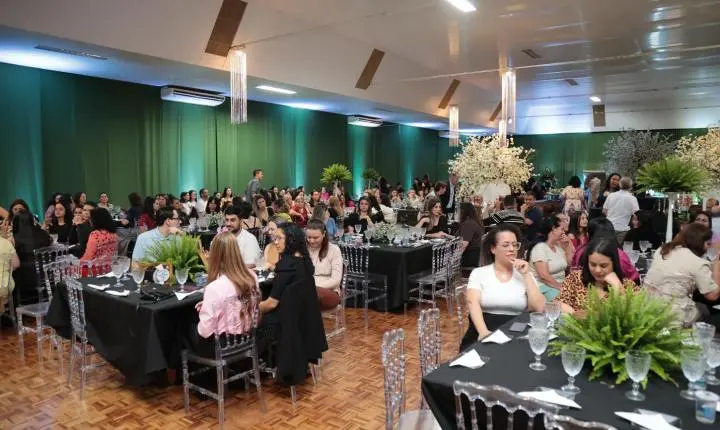 Terra Roxa celebra Dia dos Professores com noite de homenagem e valorização