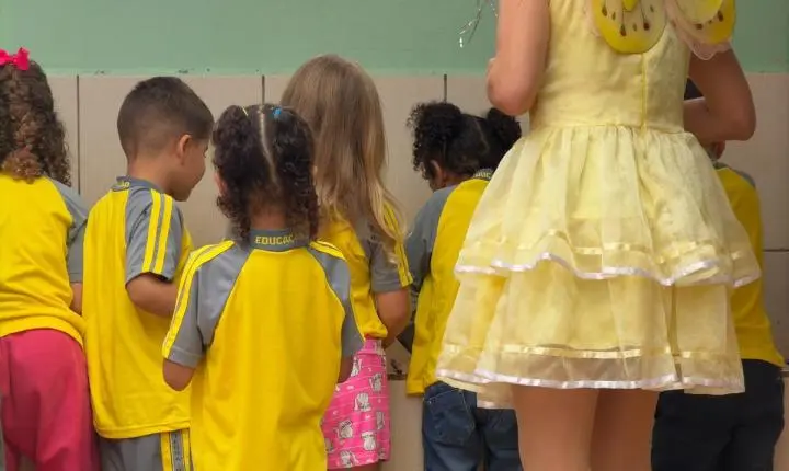 Terra Roxa promove escovação supervisionada e leva Fada do Dente às escolas e CMEIs