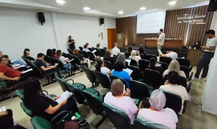 Terra Roxa sedia capacitação regional sobre direito à assistência farmacêutica